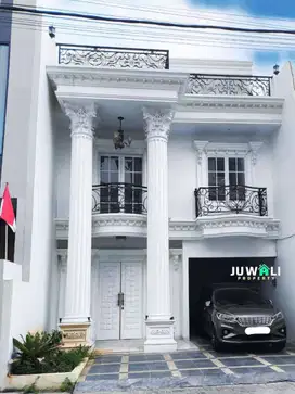 Rumah Classic Mewah 3 Lantai Rooftop di  Jakarta selatan