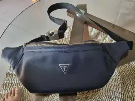 Tas selempang GUESS