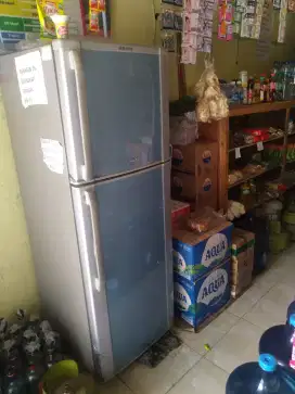 Kulkas super jumbo 2 Pitu tanpa bunga ice normal istimewa
