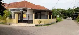 Rumah hoek Strategis Mulyosari Prima Utara