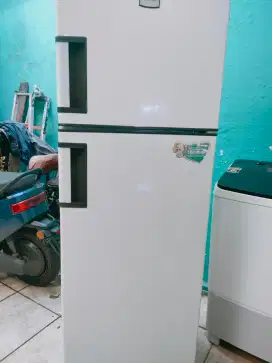 Di jual kulkas Polytron 2 pintu tinggi normal dingin mulus