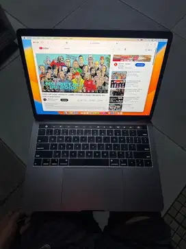 Macbook pro 2017 touchbar 8/500gb