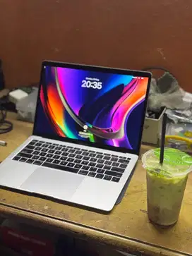 Macbook air 2019 16/256gb