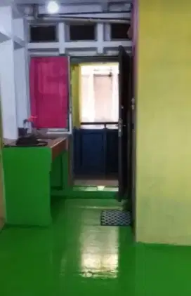 Di kontrakan rusun Cilincing perbulan