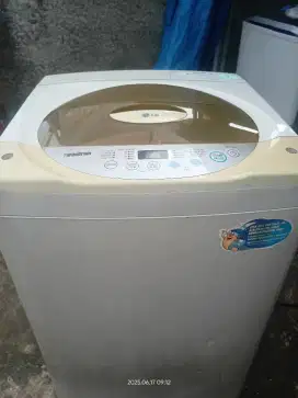 Mesin cuci Lg Top loading sawangan pasir putih