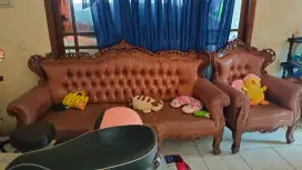 Kursi ruang tamu