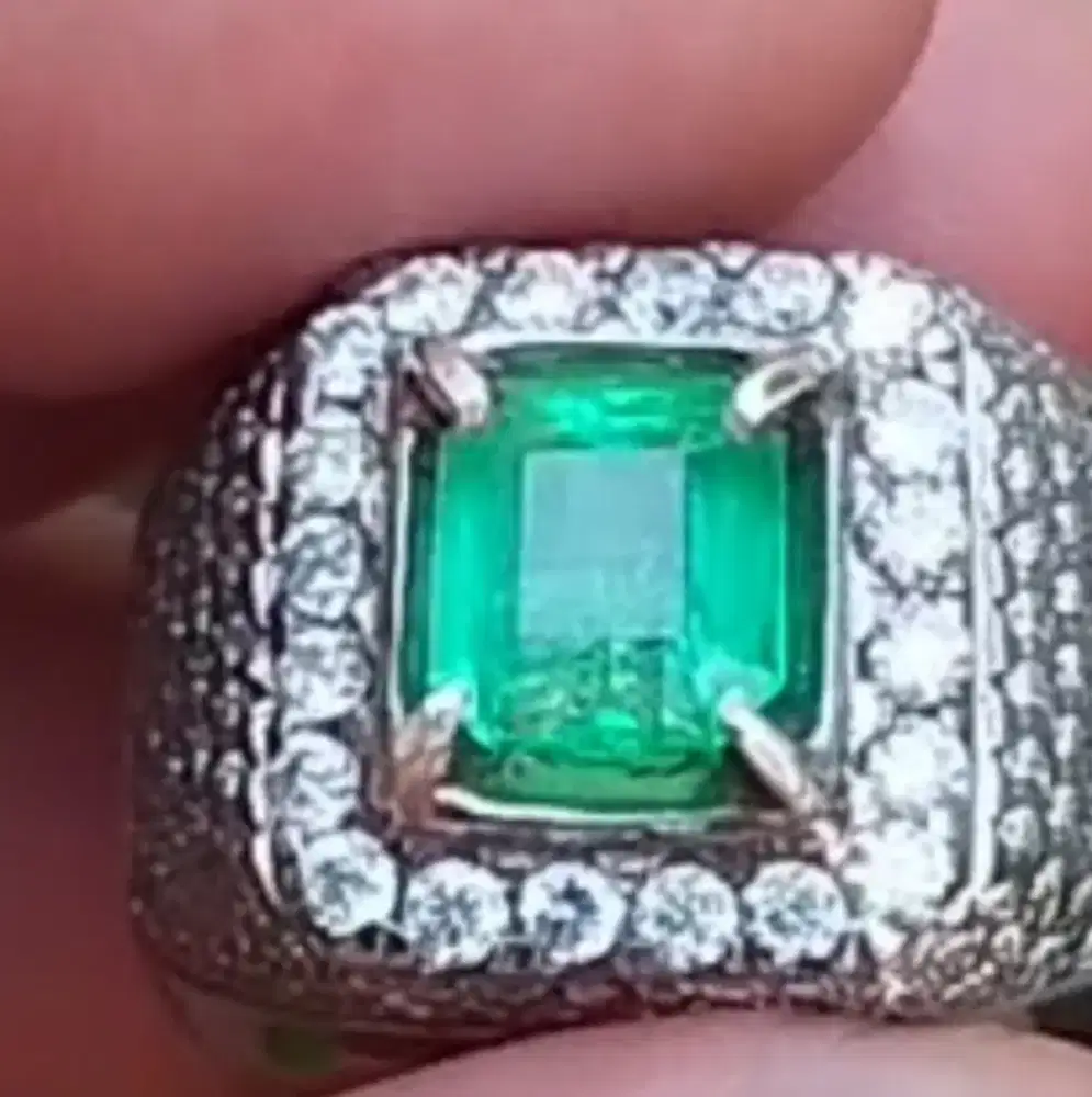 Natural zamrud Emerald Beryl Colombia Minor 1.48 ct.memo GRI + CGL