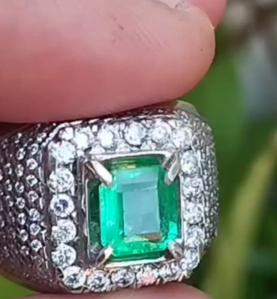 Natural zamrud Emerald Beryl Colombia Minor 1.48 ct.memo GRI + CGL