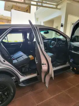 Toyota Fortuner antik