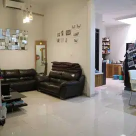 Rumah Bagus MURAH 1 lantai siap huni strategis semi furnis Batununggal