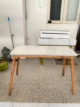 Meja multifungsi kayu