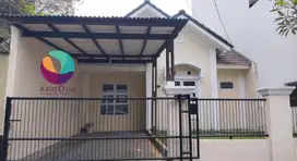 Disewakan cepat rumah minimalis rapi siap huni di bukit golf