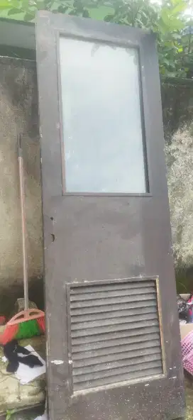 Pintu kamar kayu