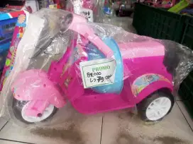 Mainan Anak Vespa Helm Naik