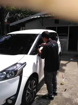 Pasang kaca film mobil bisa di panggil harga murah