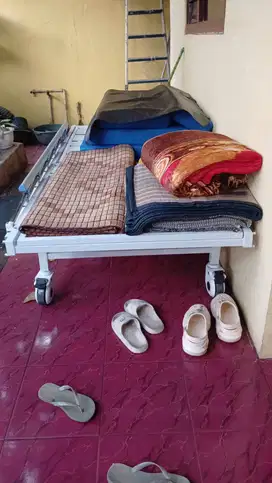 Tempat tidur pasien br 1 x pakai