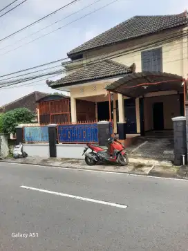 Disewakan rumah cocok buat hunian dan kantor lokasi maguwoharjo