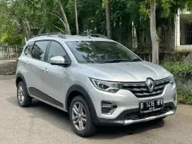 Renault Triber 1.0 RXZ 2021 pmk 2022 KM Low Istimewa Silver