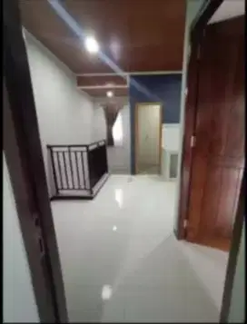 Disewakan rumah 2 lantai bebas banjir, 50 meter dari jalan raya