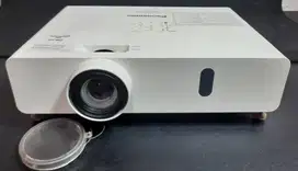 Proyektor Panasonic PT-VX420 (4500 Lumens)
