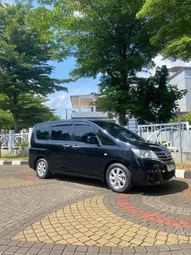 Nissan Serena 2.0 Automatic 4x2