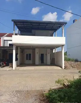 Jual rumah 2lt bisa untuk kos dan rumah huni lokasi strategis banget
