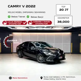 LOW KM !!! CAMRY V 2022