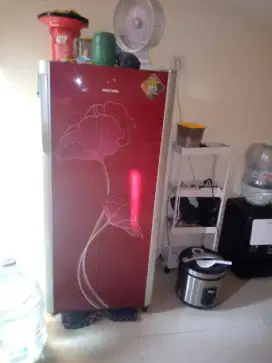 Kulkas polytron yg tinggi