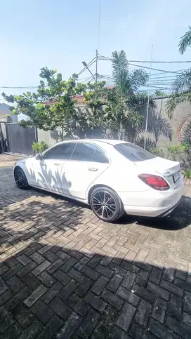 Mercedes-Benz C200 2019 Bensin