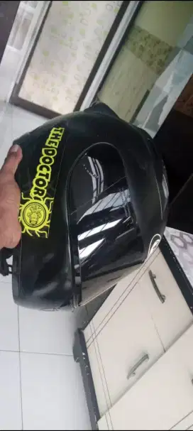 Helm KYT RC-7 bekas