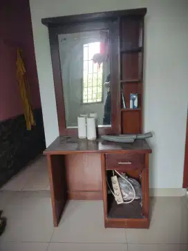 Rak lemari hias kaca