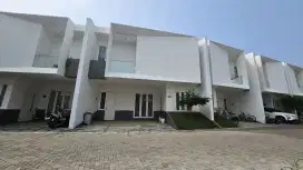 RUMAH MEWAH SIAP HUNI LOKASI STRATEGIS DI CAMAN KALIMALANG