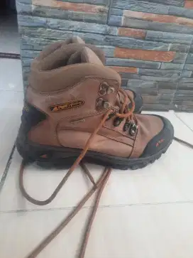 Jual sepatu gunung