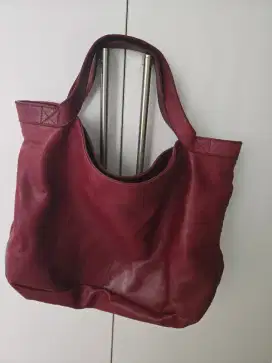 Tas kulit asli besar warna maroon