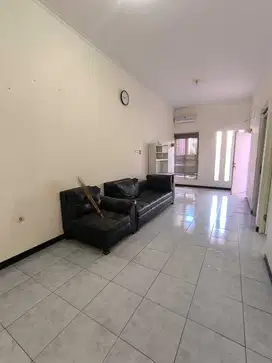 Rumah Sangat Terawat Siap Huni di Taman Holis Indah 1