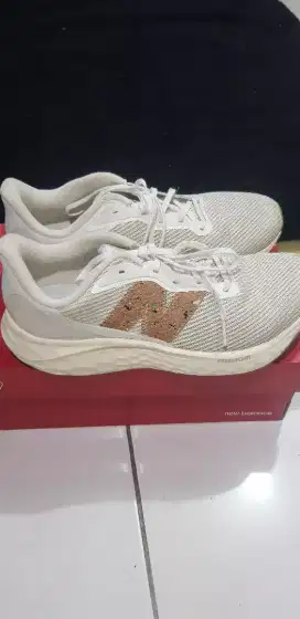 Sepatu Joging & Santai NB