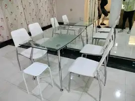 Meja makan informa
