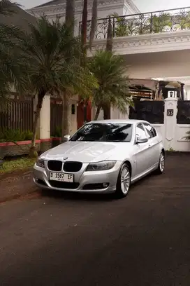 BMW 320i 2009 Bensin