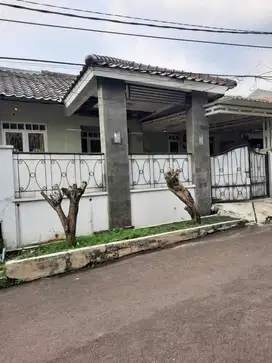 Dijual rumah rapu lt.108m di Regency Melati Mas hanya 1,1 M
