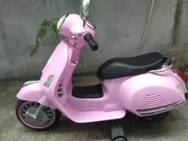 Motor vespa aki anak