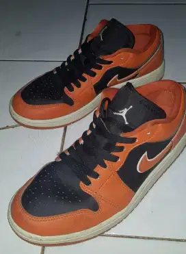 Preloved sepatu jordan low S1 se ori