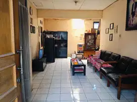 Rumah Lokasi Bagus Jalan Depan Lebar di Taman Kopo Indah 1