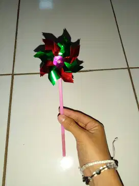 Mainan Kincir Angin Warna-warni