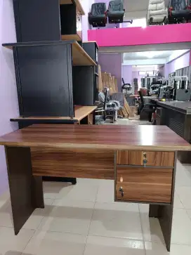Meja Kerja 1/2 Biro