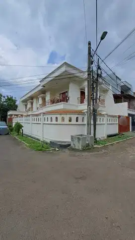Dijual rumah hoek 2 lantai di Sunter Agung Barat. Jakarta Utara