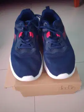 Sepatu diadora navy