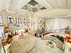 Rumah Dharmahusada Indah: Lokasi Strategis, Cocok Untuk Usaha!