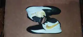 Sepatu Anak Basket Nike Team Hustle Size 31