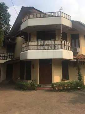 Rumah Besar, Tanah Luas, LRT, Jalan 2 mobil, Strategis, TMII