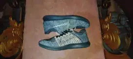 Sepatu Running Nike Flyknit Size 43